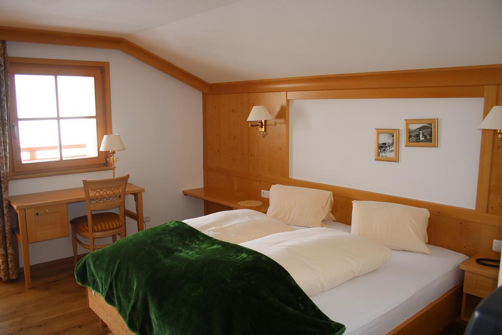 Hotel Schoene Aussicht Kartitsch Exteriör bild
