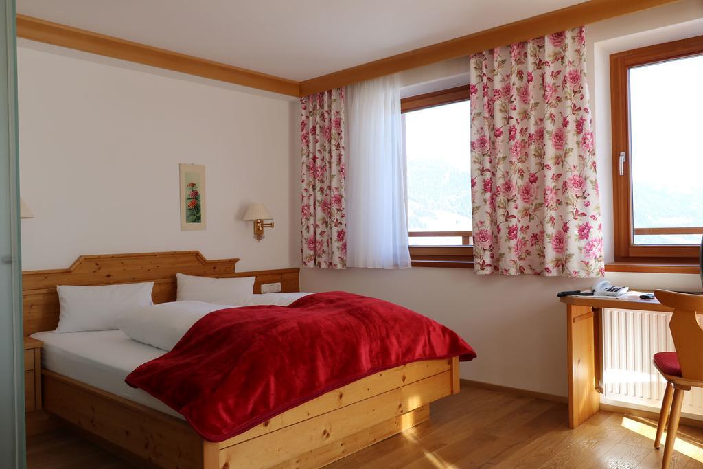 Hotel Schoene Aussicht Kartitsch Exteriör bild