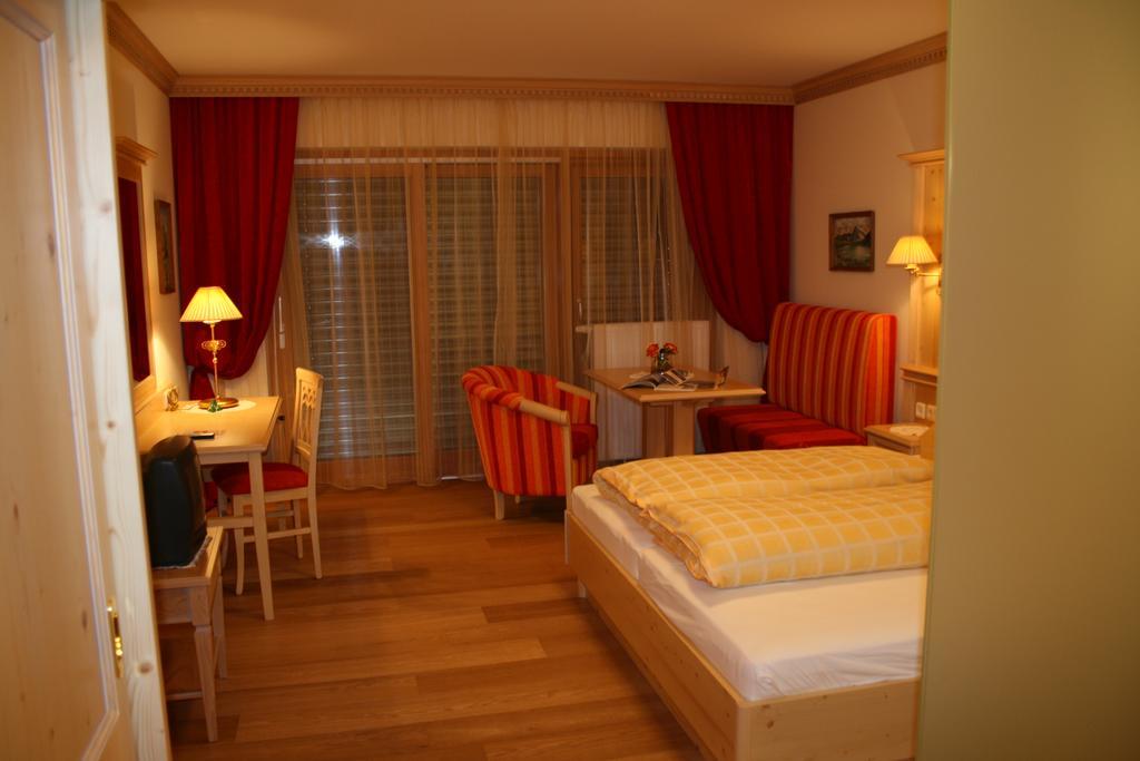 Hotel Schoene Aussicht Kartitsch Exteriör bild