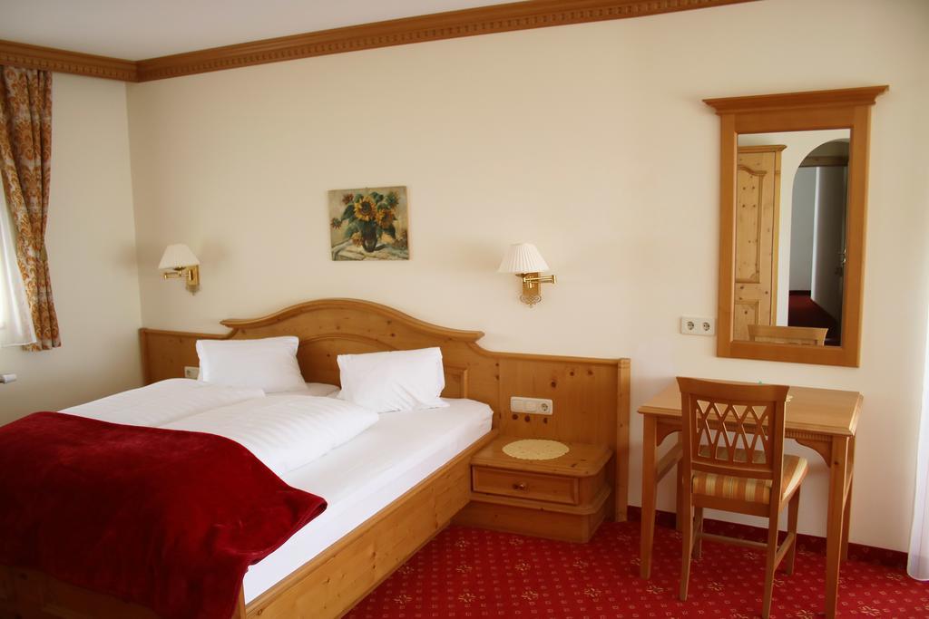 Hotel Schoene Aussicht Kartitsch Exteriör bild