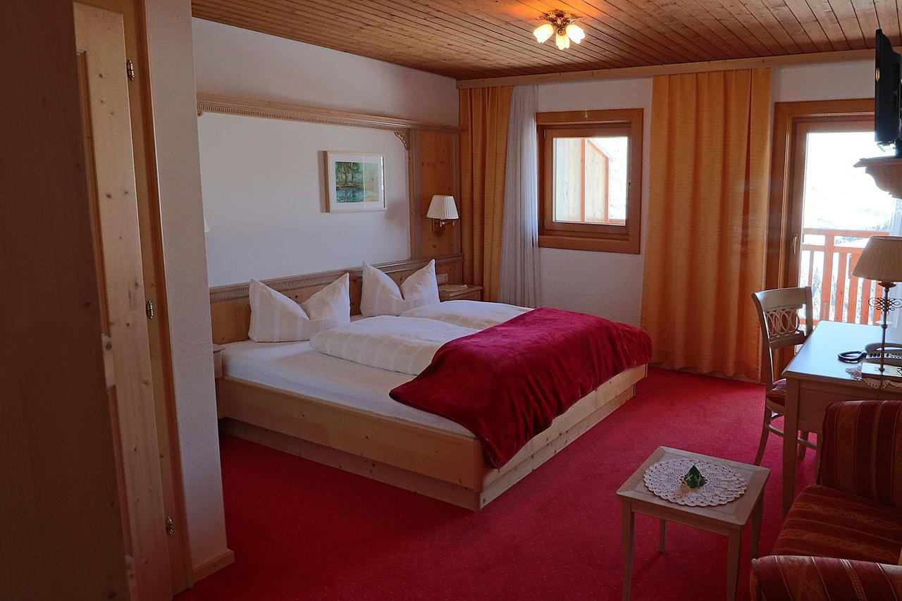 Hotel Schoene Aussicht Kartitsch Exteriör bild