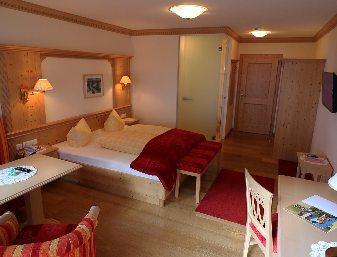 Hotel Schoene Aussicht Kartitsch Exteriör bild