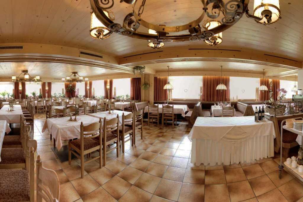 Hotel Schoene Aussicht Kartitsch Exteriör bild
